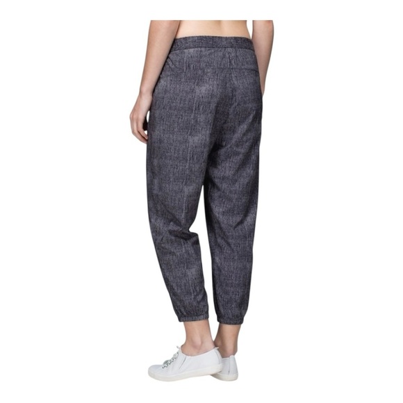Lululemon Rollin' With My Omies Pant | Burlap Texture Black Dune - Size 8 - Picture 13 of 15